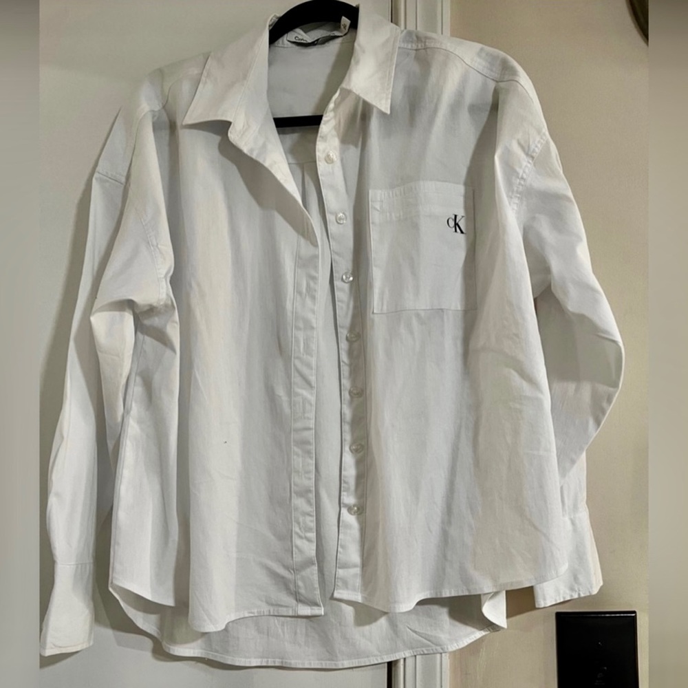 - Women Calvin Klein button down shirt size M